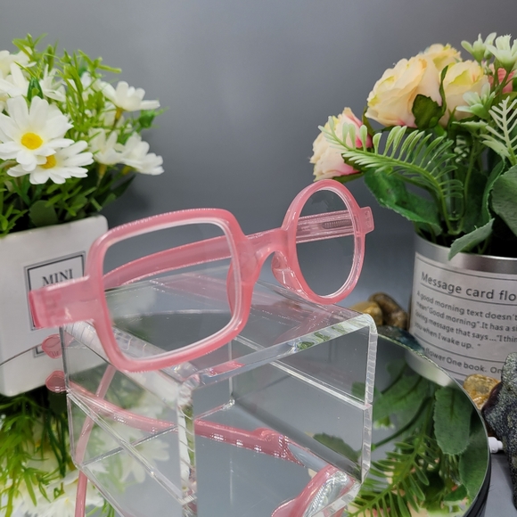 Asymmetrical Circle/Square Reader - Picture 3 of 5